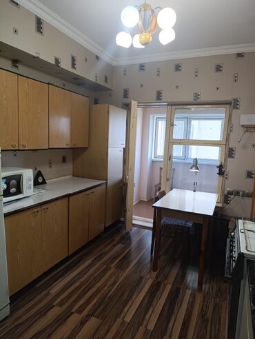 Продажа квартир: 3 комнаты, 77 м², Индивидуалка, 7 этаж, Старый ремонт