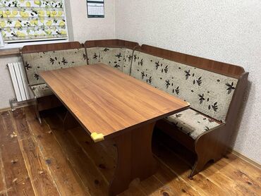 уголок и стол: Комплект стол и стулья Кухонный, Б/у, Скидка 10%