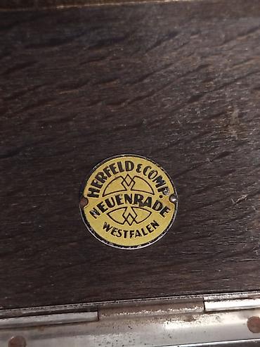 İdman və hobbi: 1920-ci illərə aid mexaniki kabinet patefonu. İşləkdir, Almaniya — 2