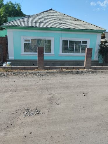 киргизия 1 дом: 65 кв. м, 3 бөлмө, Эски ремонт Эмереги менен