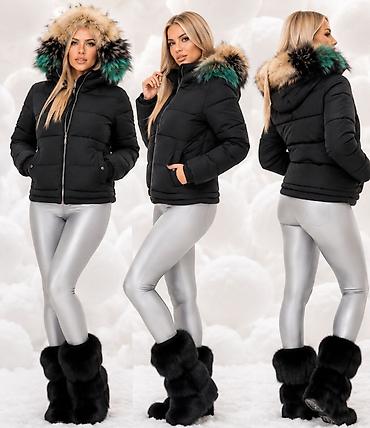 helanke sa krznom: Ženska zimska jakna sa kapuljačom i raskošnim krznom - Model: kratka — 1