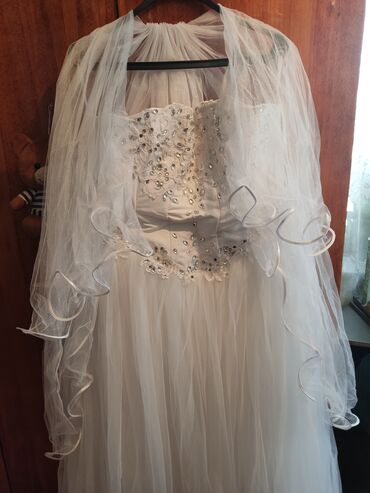 Свадебные платья и аксессуары: Срочно продаю свадебное платье! Одевала один раз