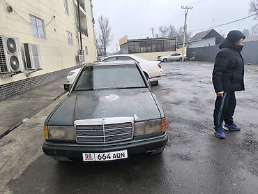 мазда 260: Mercedes-Benz 190: 1990 г., 2 л, Механика, Газ, Седан — 6