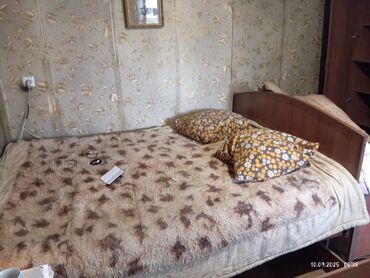 детский двухместный кровать: Двуспальная кровать с прикроватной тумбой Комплектация: - Кровать