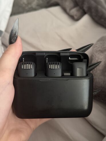 наушники earpods: Продаю петличку, коннектор lightning, в хорошем состоянии, всё отлично