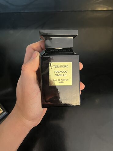 Парфюмерия: **Tom Ford Tobacco Vanille** — это воплощение тёплой роскоши и