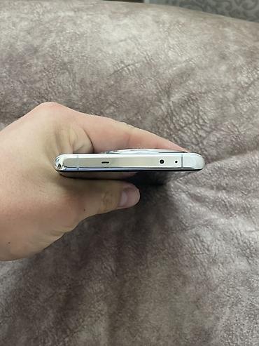 мишь: OnePlus 12, Б/у, 256 ГБ, цвет - Белый, 1 SIM, 2 SIM, eSIM — 10
