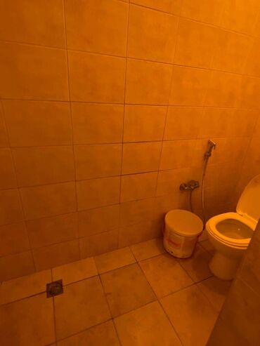 Mağazalar: Razində İcra hakimiyətinin yaxınlığı 5 mərtəbəli binanın 1 ci — 15