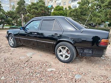 300 000: Mercedes-Benz E-Class: 1991 г., 2.2 л, Механика, Бензин, Седан — 4