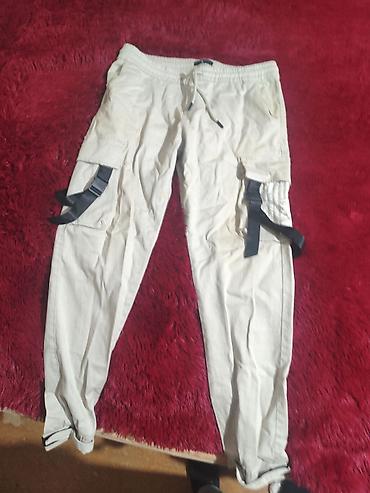 Kişi geyimləri: Bej rəngli kişilər üçün kargo şalvar - Model: kargo/jogger hibridi - — 1