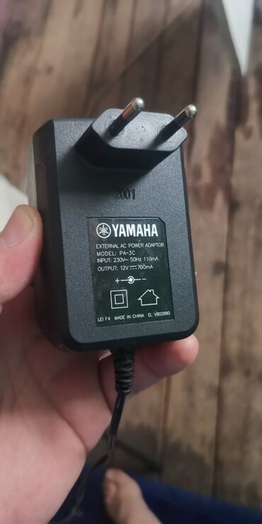 Синтезаторы: Блок питания для синтезаторов и эл. пианино, Yamaha (оригинал), 12v —