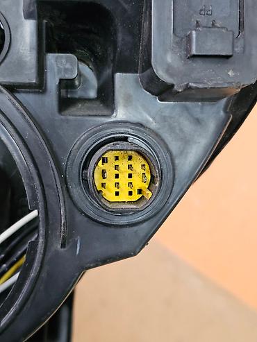 Передние фары: Передняя правая фара Citroen 2007 г., Б/у, Аналог — 9