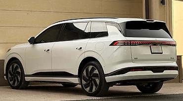 hongqi e hs3: Dongfeng : 2026 г., 1.5 л, Автомат, Гибрид, Кроссовер — 9
