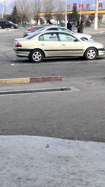 решетка на виндом: Toyota Avensis: 2002 г., 1.8 л, Автомат, Бензин, Седан