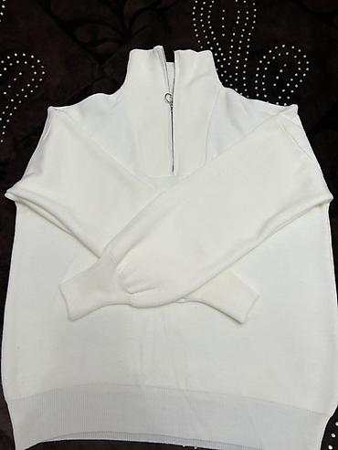 stringer alt geyimi: Ağ rəngli yarım-fermuarlı sviter. 1 dəfə geyinilib. L,Xl,2Xl ölçüyə — 2