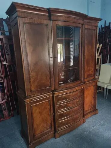 Stilske vitrine: Vitrina u odlicnom stanju. Izuzetno lepo ocuvana. Visina 220cm Sirina na lalafo.rs — 7 Stilske vitrine: Vitrina u odlicnom stanju. Izuzetno lepo ocuvana. Visina 220cm Sirina — 7