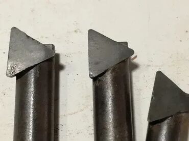 Ostali uređaji: Strugarski noz, Strugarski noz Fi 15mm, sa vidijom (4409) Cena je po — 5
