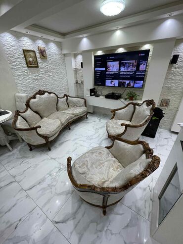 Stilske garniture: Set trosed + dve fotelje – klasični barokni stil u dobrom stanju — 5