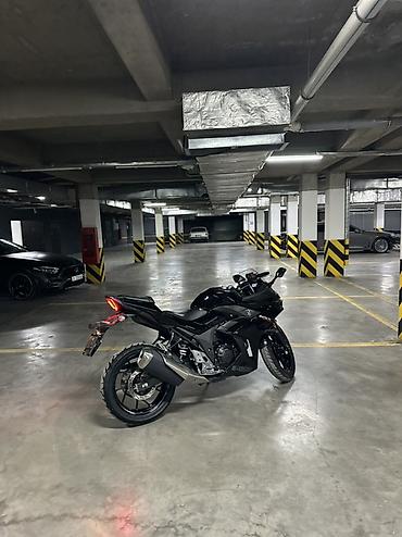 скорост: Продаю SUZUKI GSX250R г.в.: 11.2021 пробег: 8.400 км — 3