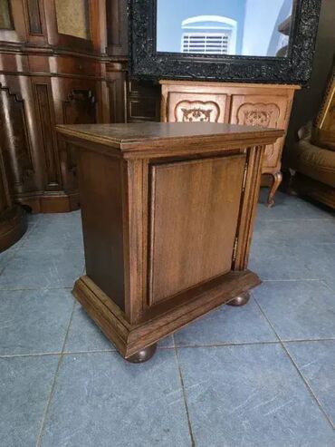 Stilske komode: Komoda u odlicnom stanju. Visina 60 cm Dubina 35 cm Sirina 58 cm na lalafo.rs — 7 Stilske komode: Komoda u odlicnom stanju. Visina 60 cm Dubina 35 cm Sirina 58 cm — 7