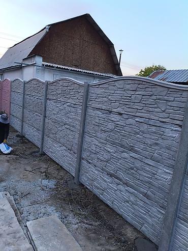 учебные доски: Бетонные декоративные заборы из еврозабора (секционные панели) - — 1