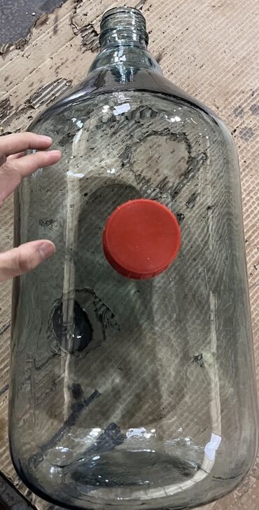 стеклянный бутыль 20 литров: 20 lt həcminsə Şüşə balon – böyük həcmli, qalın divarlı, şəffaf