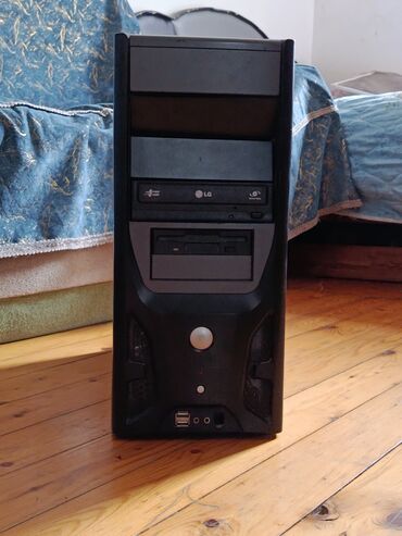 Masaüstü kompüter şassisində quraşdırılmışdır. "LG" markalı optik disk