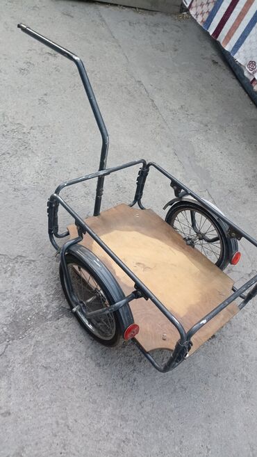 велосипедное детское кресло: Тележки красные по 8000с.
Велоприцеп для велосипеда 5500с