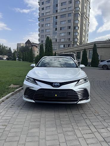 corolla s: Toyota Camry: 2023 г., 2.5 л, Автомат, Гибрид, Седан — 2