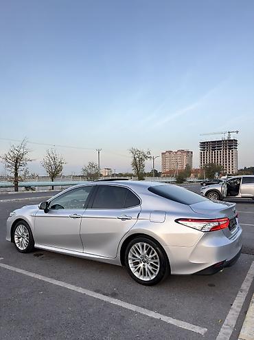 100: Toyota Camry: 2018 г., 2.5 л, Вариатор, Гибрид, Седан — 4