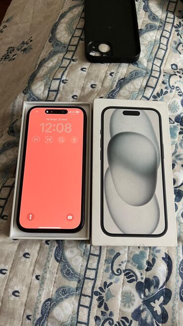Apple iPhone: IPhone 15, Б/у, 128 ГБ, Black Titanium, Зарядное устройство, Защитное стекло, Чехол, 88 %