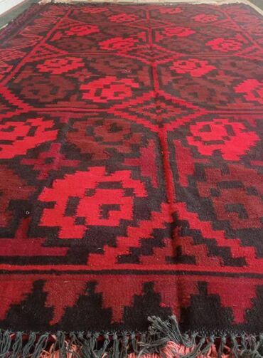 Дом и сад: Продаю ковер Баткенский натуральный арави килем 22000 сом 3,90 длина