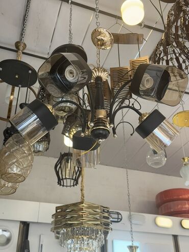 lampa sensor: Şık qara rəngdə metal karkaslı və qızılı rəngli detallara malik bu