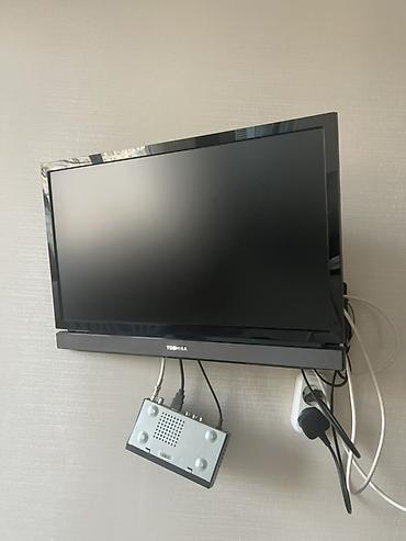 не нужное: Телевизор Toshiba с настенным кронштейном и приставкой. Без пульта - — 1