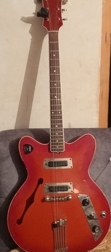 gitara gence: Elektron gitara, Akai, 5 sim, İşlənmiş, Ünvandan götürmə