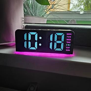 flaše: Kul stilski LED digitalni budilnik | Dvostruki alarm, prikaz vremena i — 7