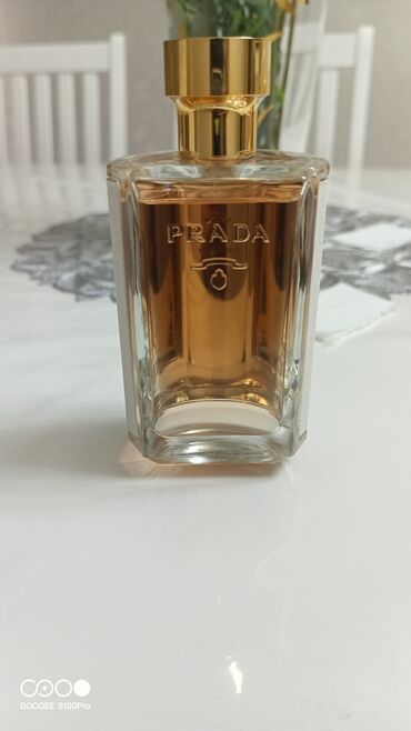 арабская парфюмерия: Элегантный женский парфюм Prada в стильном флаконе с золотистой