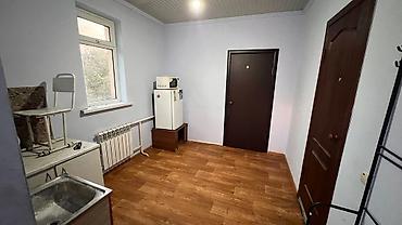 Бөлмөлөр: Сдаю квартиру в частном доме.В квартире имеется душ,туалет,холодная — 4
