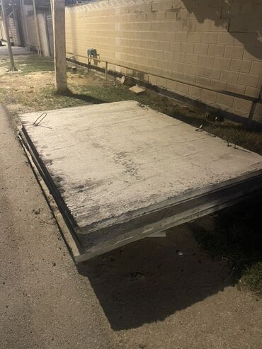 Asılqanlar: Beton plitələr 4 ədəddir - Material: ağırbeton, armatur halqaları