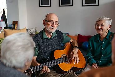 türkiy: 🎸 Gitara Kurslarına Qəbul Davam Edir! Gitara ifa etməyi peşəkar — 6