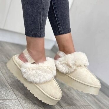 Papuče: Ugg papuče

Novo
Brojevi 36 do 41

fb Moja Kupovina 1 — 5