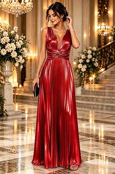 tom tailor torbice: ✨️Glamurozne plisirane haljine ✨️
Cena 3900
Uni vel.
Vel.33 — 7