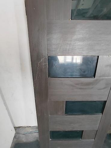 qapi demir qapi seyf qapi: Qapılar – 2 ədəd, şüşəli dizayn - Material: MDF/Laminat örtüklü taxta — 2
