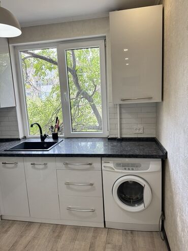 кочкор квартира: 2 бөлмө, 50 кв. м, Жеке план, 3 кабат, Косметикалык ремонт