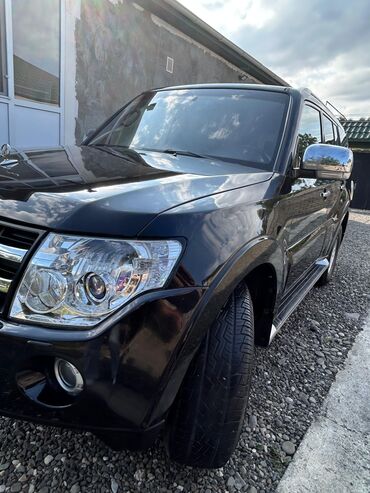 Mitsubishi: Mitsubishi Pajero (IV nəsil) SUV - Gövdə: 5 qapılı, qara rəng, tam — 2