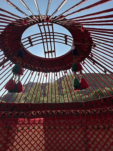 Аренда юрт: Аренда юрты, Каркас Деревянный, 75 баш, С полом, Стол, Самовар — 3