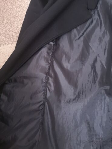 Kaputi: Ženski kaput, crne boje. Cena za jedan. Veličina M - Model na lalafo.rs — 3 Kaputi: Ženski kaput, crne boje. Cena za jedan. Veličina M - Model — 3