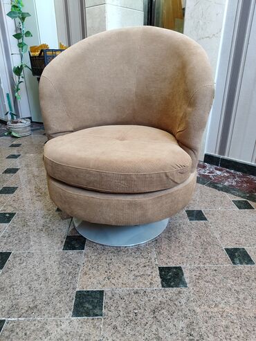 Мебель: Кресло крутящийся наличии 5 шт