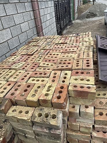 Кирпич, строительные блоки: Продаю б/у кирпич по 6 Сомов — 2