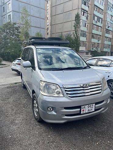 skyline gtr: Toyota Noah: 2003 г., 2 л, Автомат, Бензин, Минивэн — 7